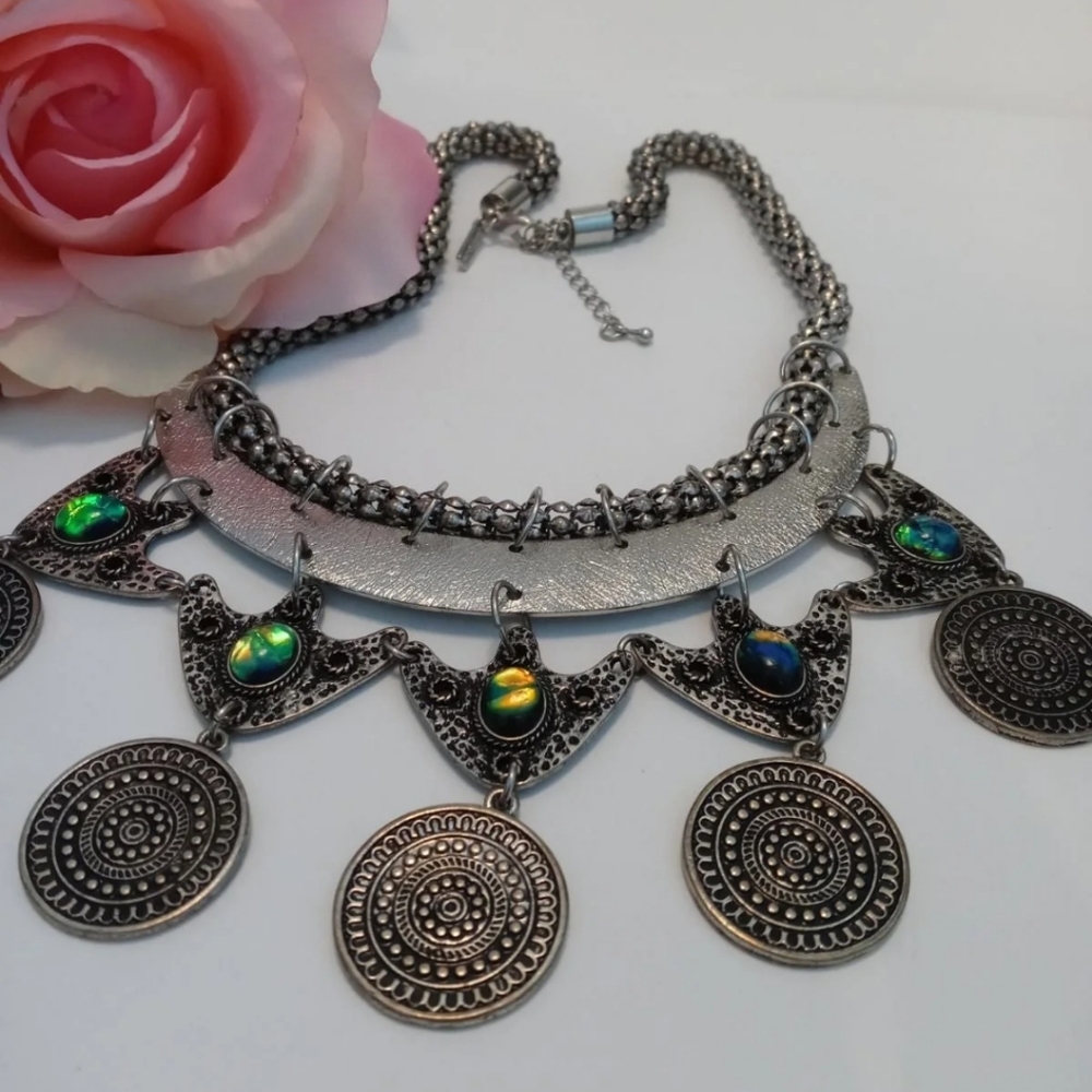 Freedom necklace silver tone